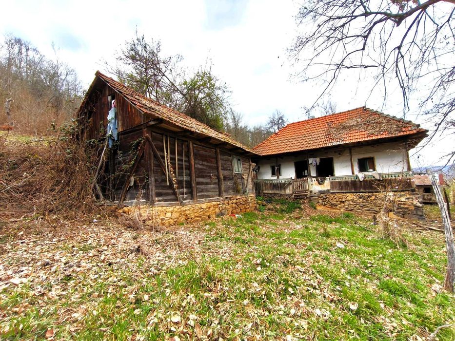 Proprietate autentica in natura - 6,3 ha teren - casa traditionala- Boiu de sus, jud. Hunedoara
