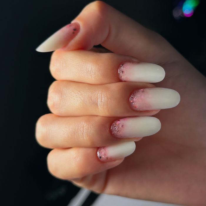 Stilistă unghii – manichiură și design unghii profesionist