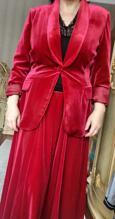 Женский костюм юбочный