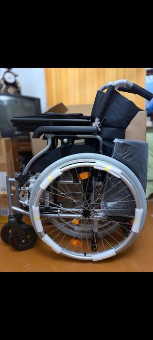 Продам  новую инвалидную каляску.