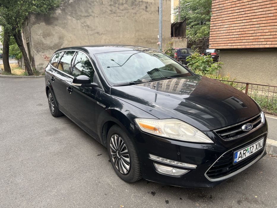 and Ford Mondeo Titanium 2011