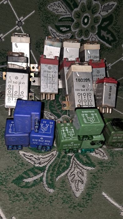 Mers. w 124 Салонные запчасти.