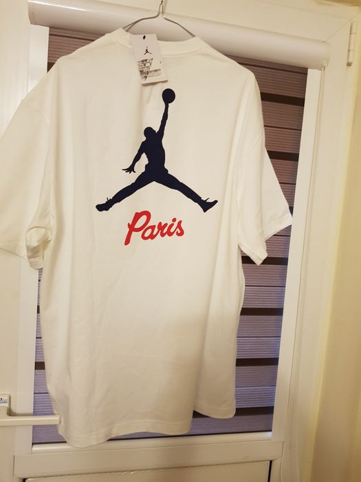 Tricou de băiat mai mare din bumbac se vinde la mine pentru tine .