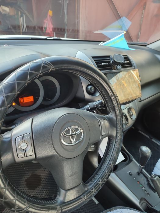 Продаю Тойота РАФ 4