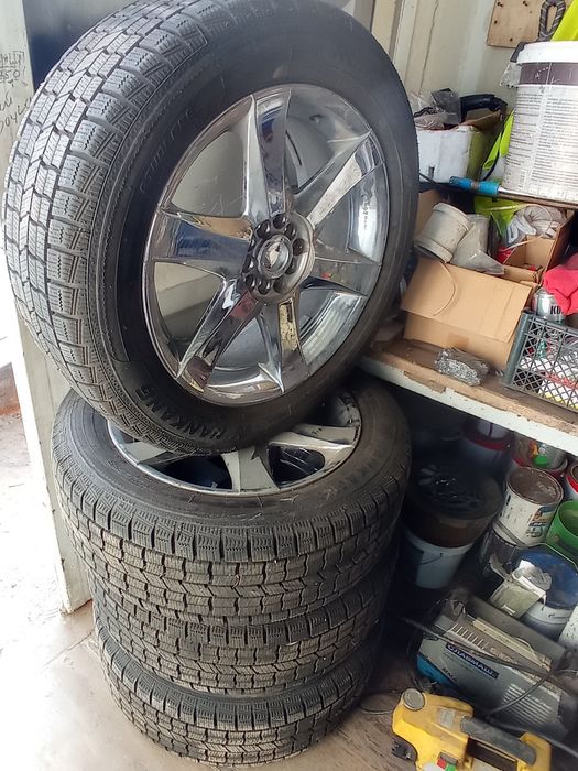 Зимние резины с дисками в отличном состоянии