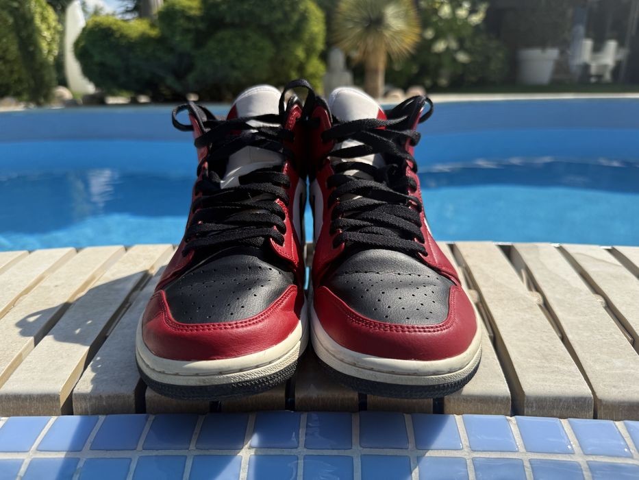 Air Jordan 1 Mid Chicago Black Toe