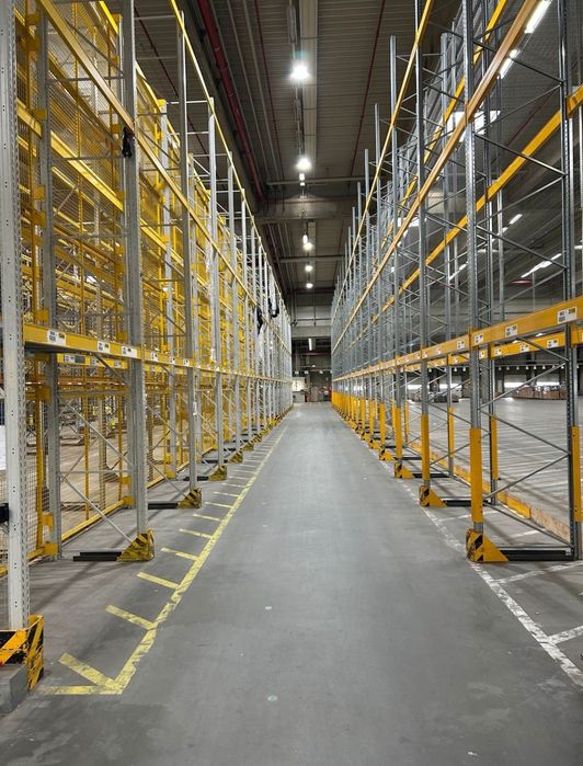 Rafturi metalice industriale 

360 rame la 8m inaltim