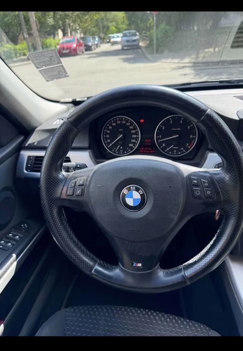 Vând  BMW e90 facelift din 2010 în stare perfectă, itp  valabil  ofer fiscal pe loc, pentru mai multe detalii mesaj în privat