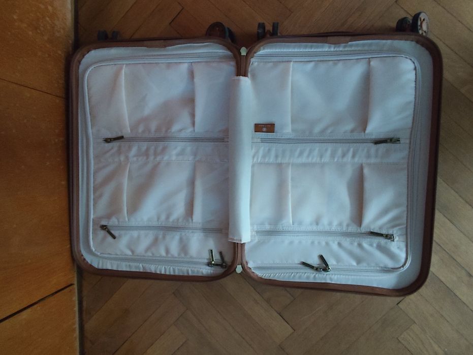 Малък куфар твърди стени, ретро изглед