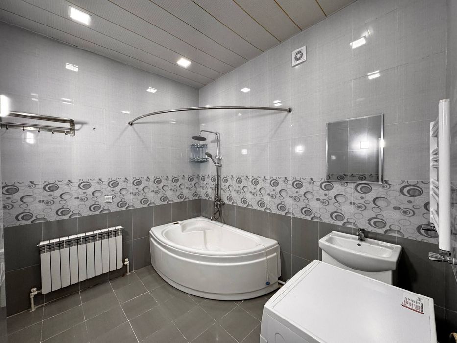 Срочно продается  4х комнатной квартира без глухой.