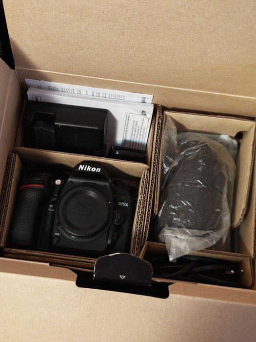 Nikon D7500 VR Kit + Obiectiv Yongnuo