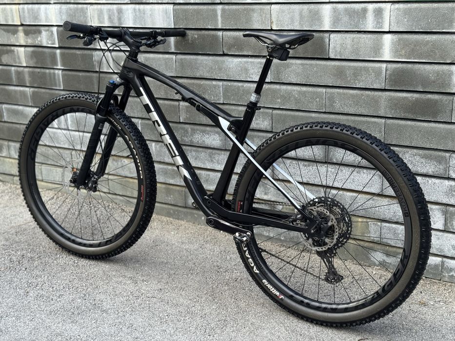 Планински карбонов велосипед TREK SUPERCALIBER 9.8 XT ( M-L размер)