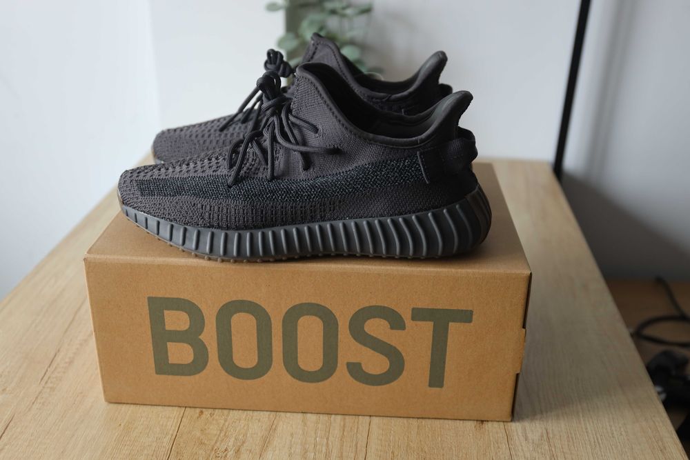 Yeezy 350 cinder 40