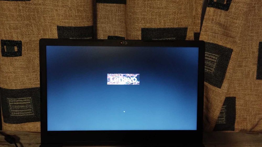 Лаптоп LENOVO V130