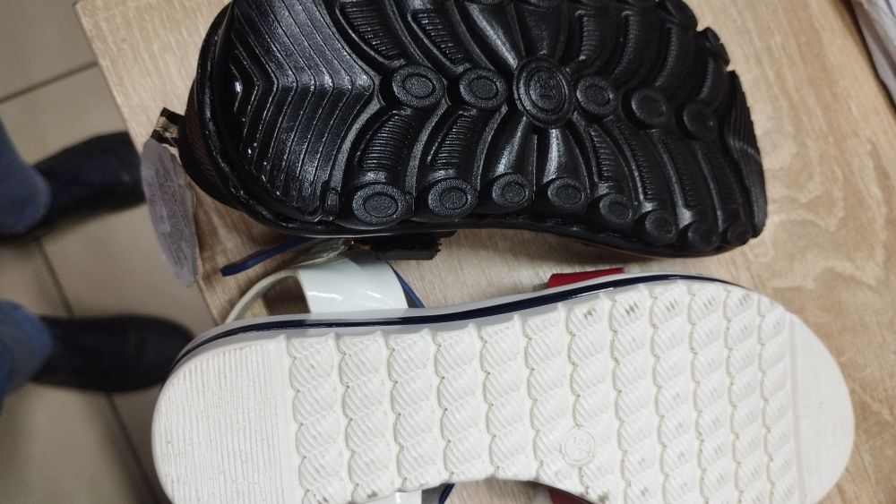 Продам детскую обувь