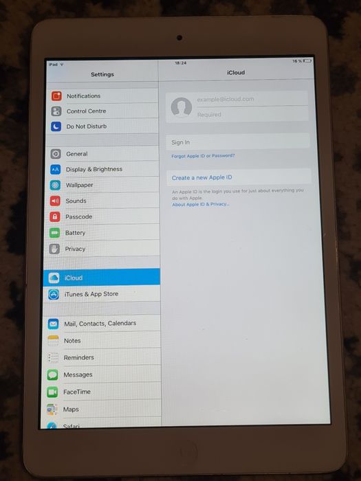 Vând Tableta Apple iPad Mini 2 16 GB