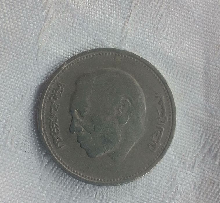 Vînd moneda 100lei an 1993 aștept oferte