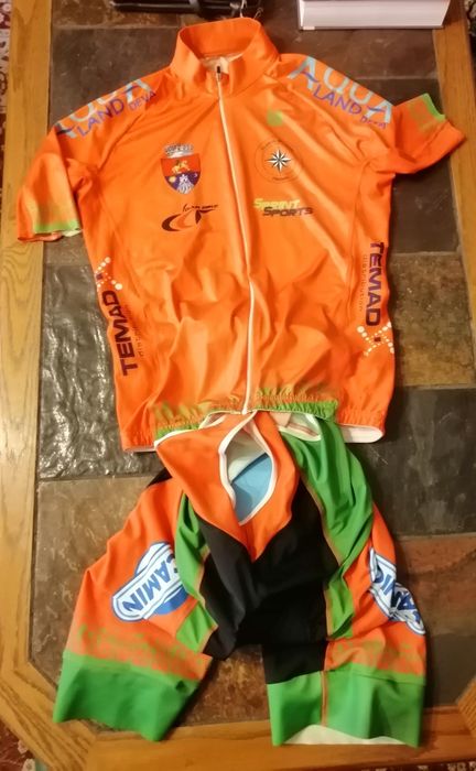 Costum ciclism profesional