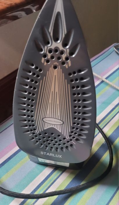 Продаём утюг б / у.