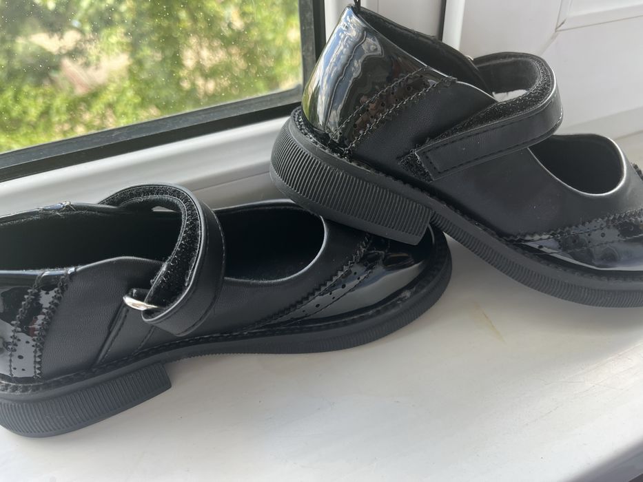 Обувь школьная на девочку, лаковая