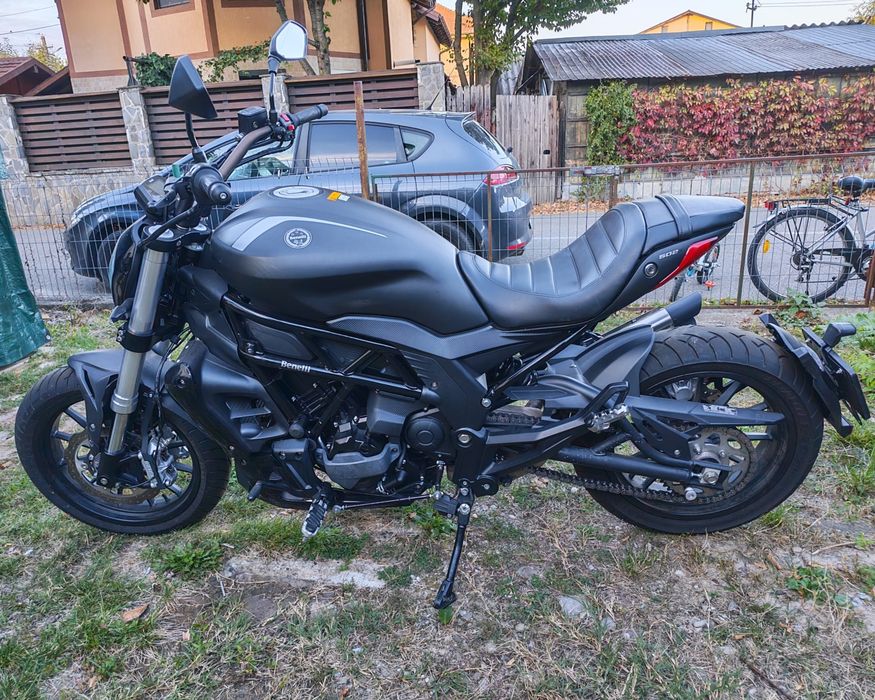 Vând Benelli 502 C