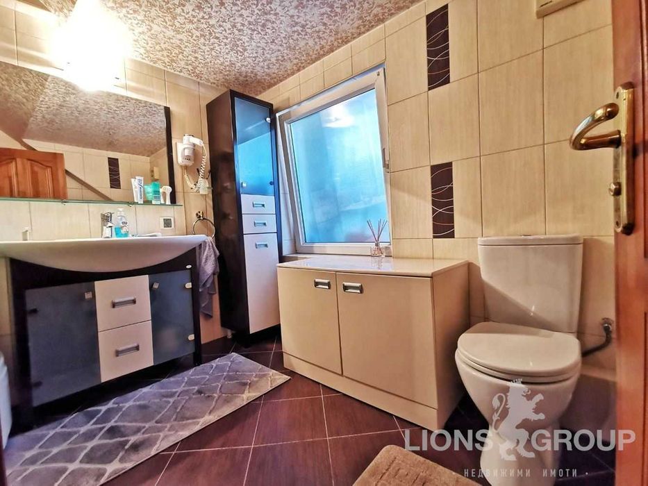 Дава се под наем Тристаен апартамент в Варна, Център - 120 кв.м за 816 € - Снимка #11