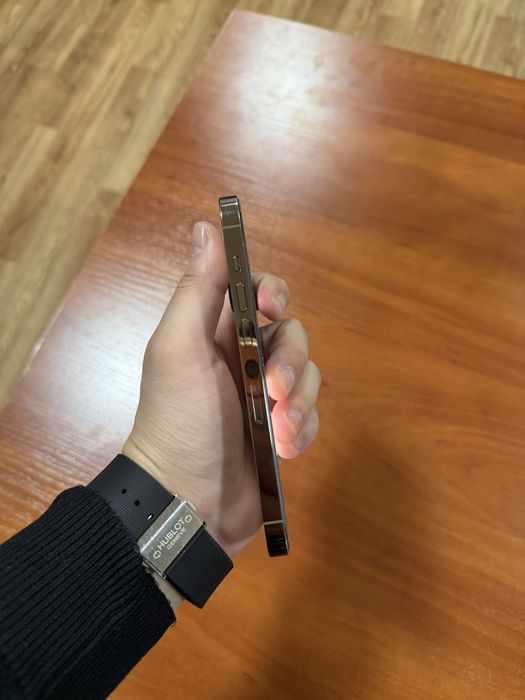 Продам Iphone 14 про