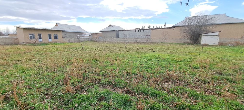 Участка сотилади.Чоршанбе