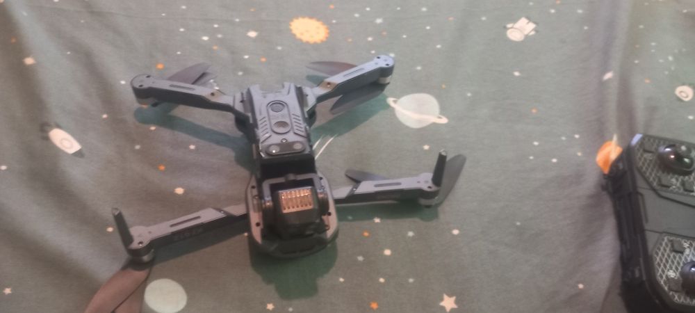 Vând dronă hexacraft bleck shark perfect funcțională
