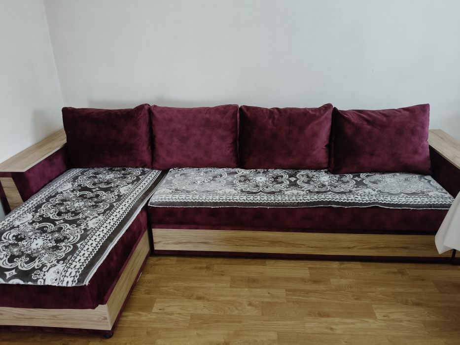 Продам диван  гостинную. Хорошом состоянии.