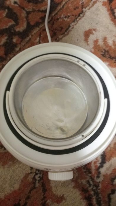 Vand freza unghii UV nefolosita ,mini lampa si aparat de incalzit ceara  detali la nr tel 0767875977