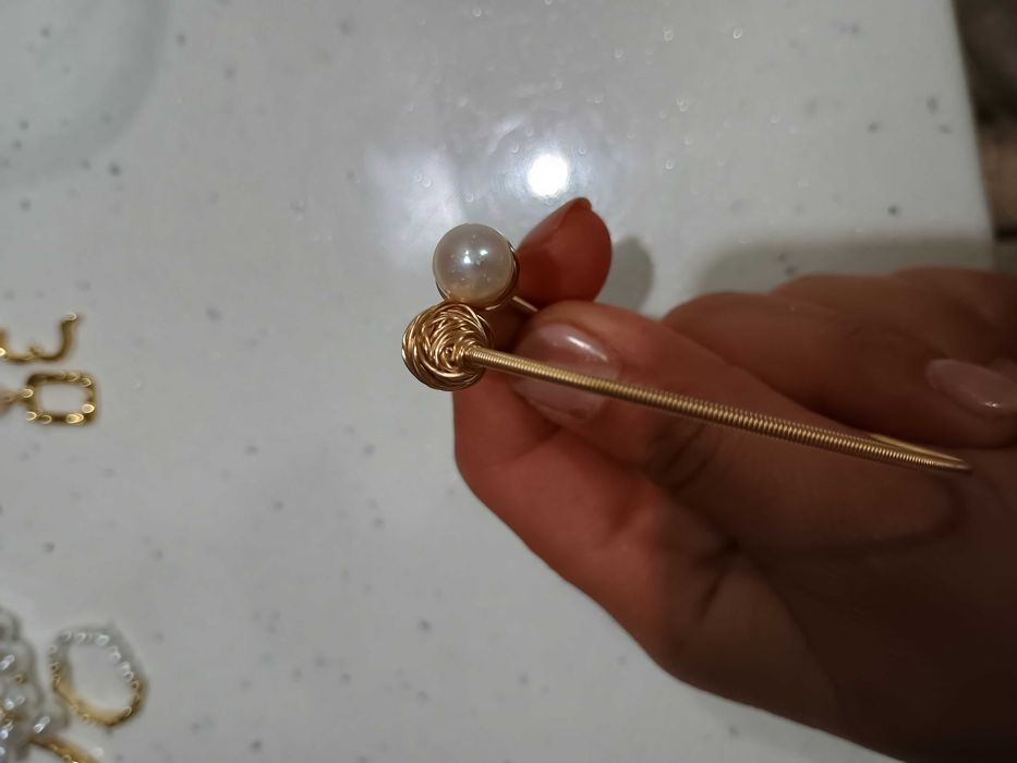 Нова гривна с големи речни перли