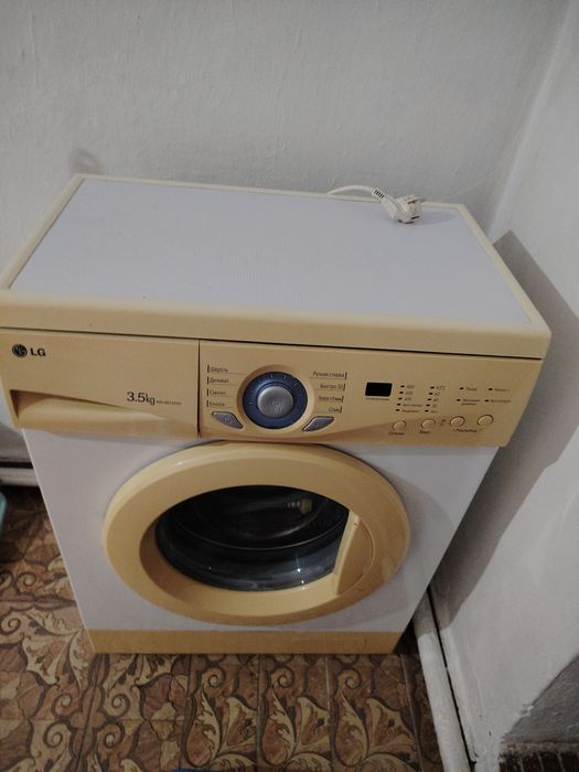 Продаю стиральную машину LG с загрузкой 3.5 кг. В рабочем состояниии