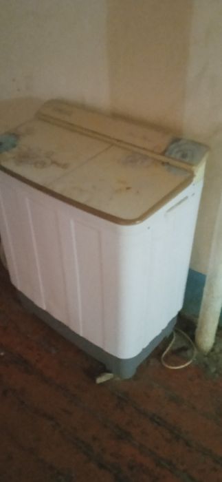 Kir yuvadigan moshina