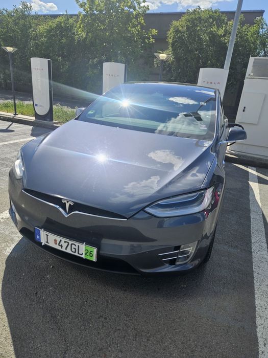 Tesla Model X 90D
