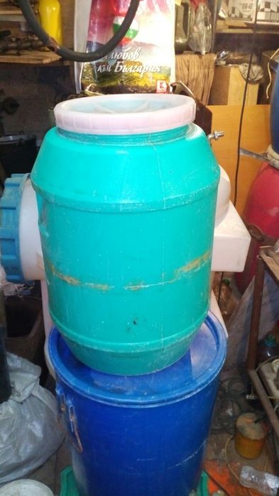 Продавам здрави и чисти бидони