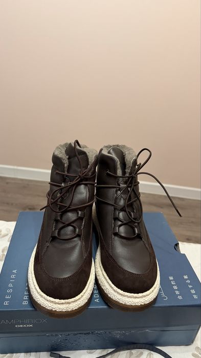 Продам зимнюю обувь в размере 37