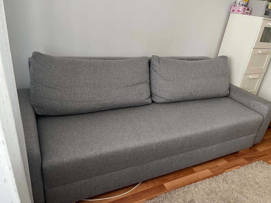 Canapea extensibilă gri cu ladă de depozitare – 225 cm