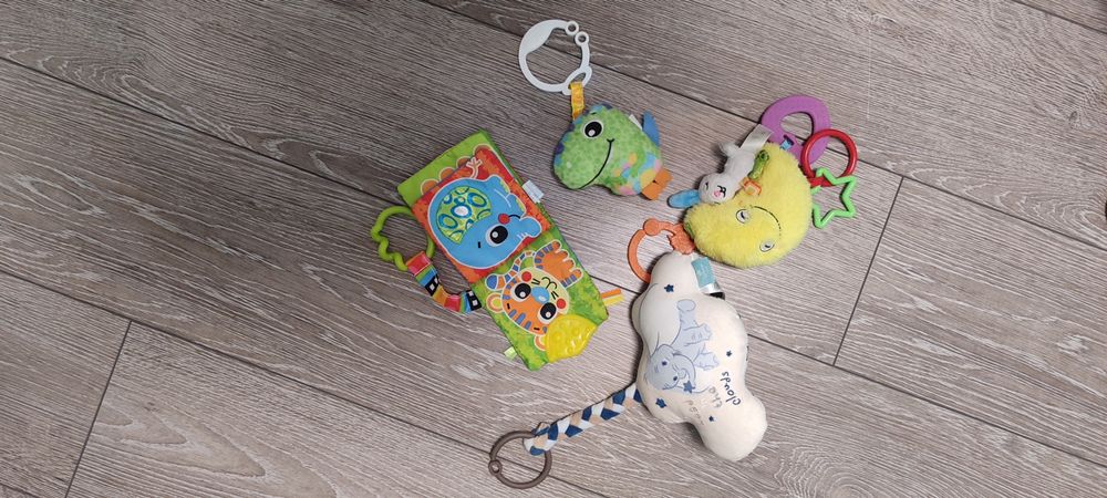 Лот шумкащи играчки