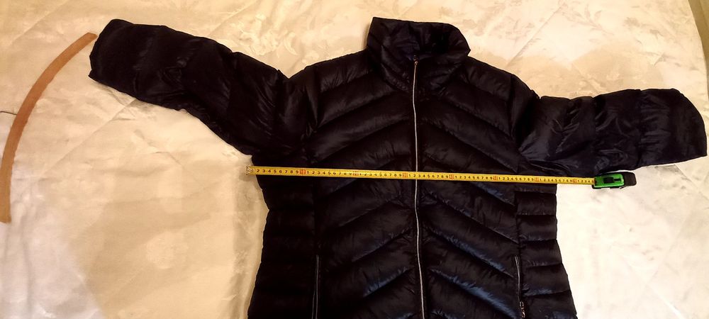 Vând jaketa cu puf Kalvin klein