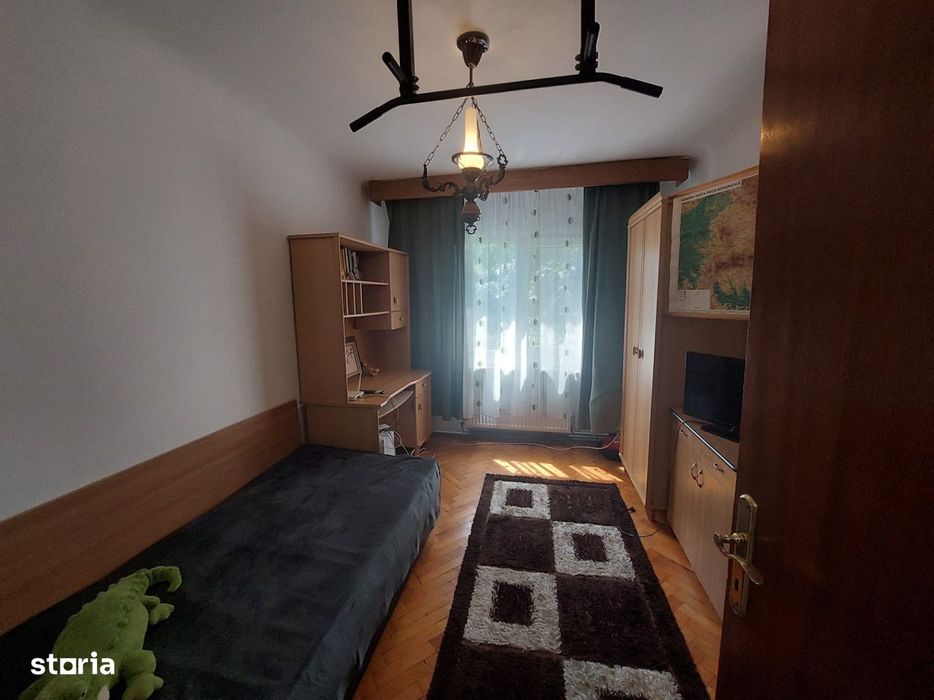 Apartament 3 camere de inchiriat – Decomandat, Etaj 1, Zona Dezrobir