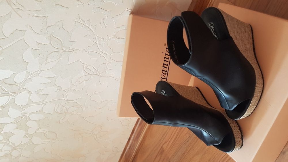 Продам женскую обувь