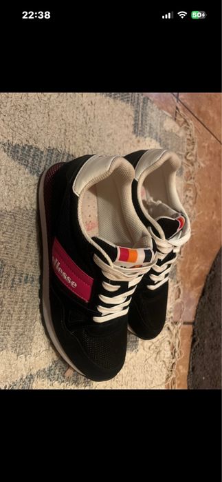 Asidasi ELLESSE