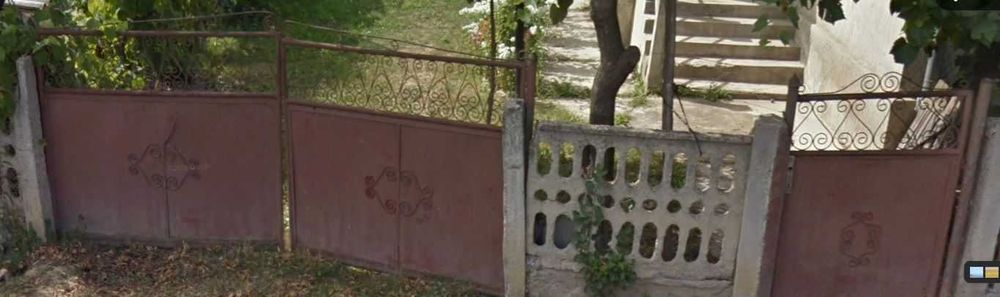 Porti din metal acces auto + pietonal tabla stare buna