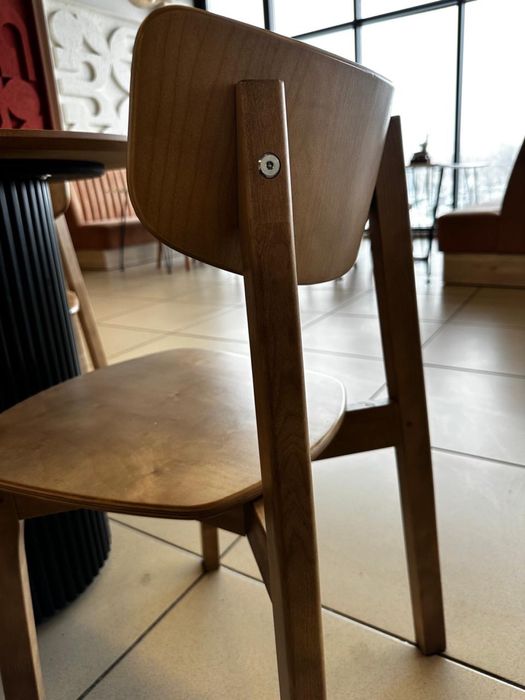 Стол со стульями