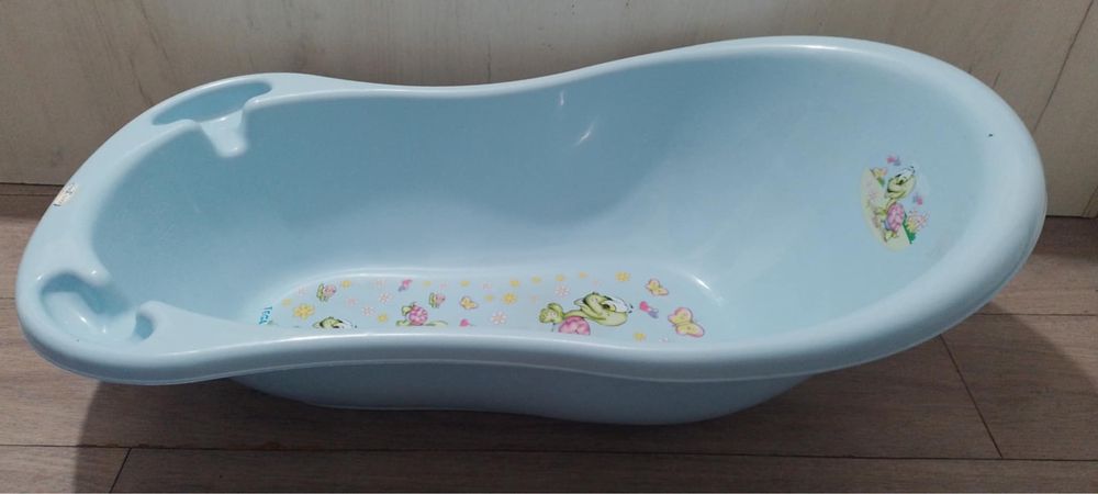 Vand cadita  bebe albastra cu suport  metalic