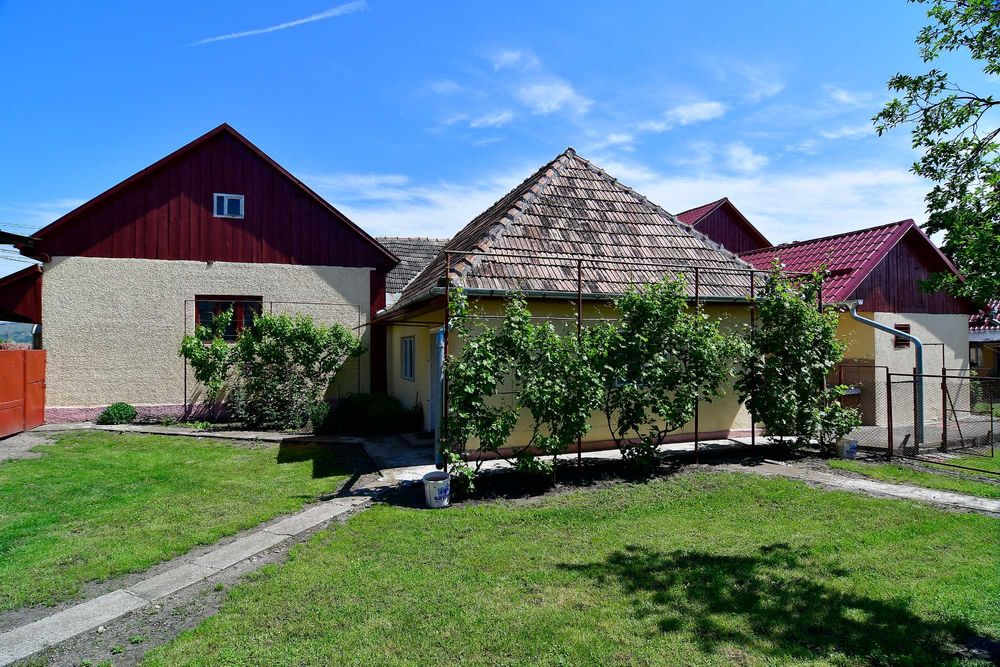 Casă și spațiu comercial Cuci, cu suprafața utilă de 144 mp