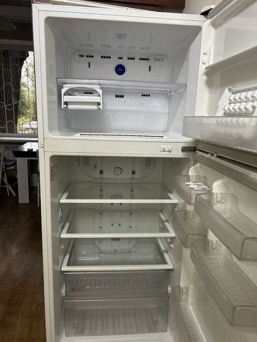 Холодильник Samsung