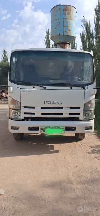 Vodavoz isuzu avtobusdan