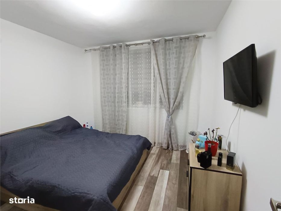 Apartament 2 camere in zona centrala Moldova Noua, langa piata